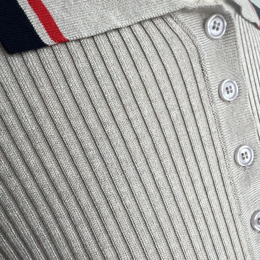 Contrast trim knit polo detail
