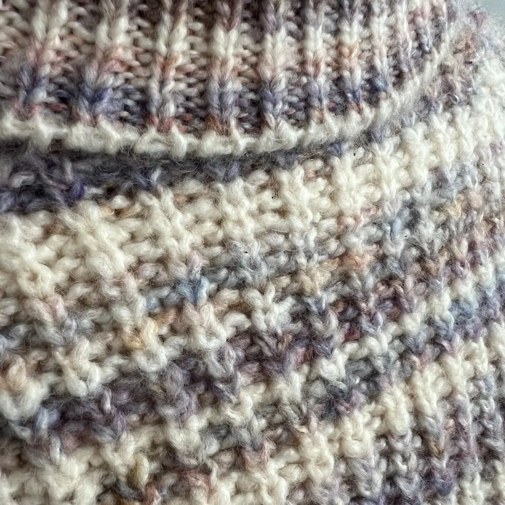 Multicolor knit texture detail