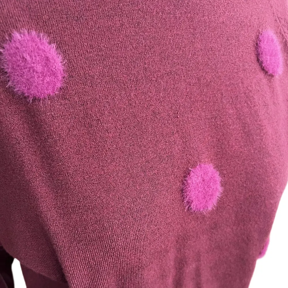 Pink pom knit detail