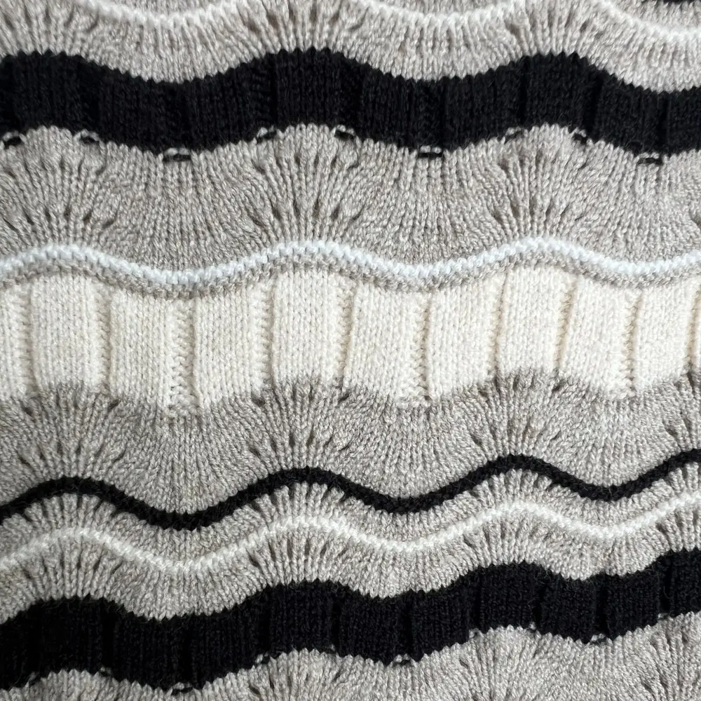Wave stripe knit pattern detail