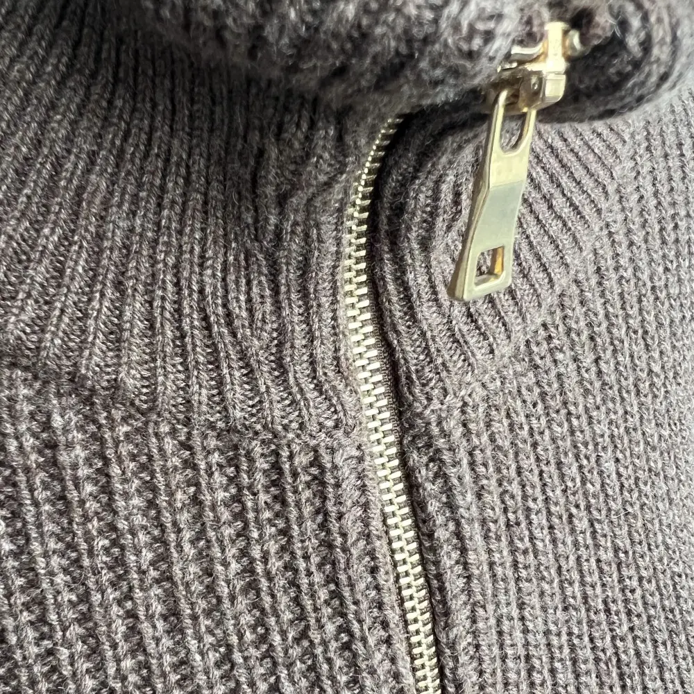 Zip neck knit sweater detail